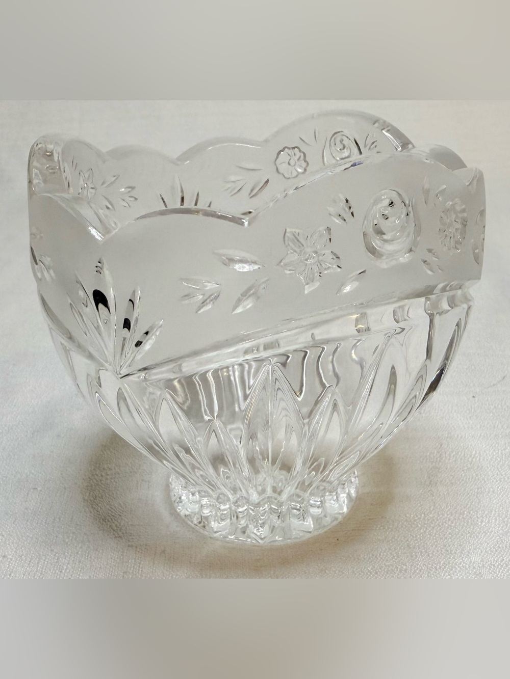Vintage Oneida Crystal "Southern Garden" Scalloped Crystal Potpourri/Candy Bowl